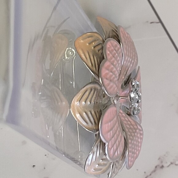 Floral Brooch pin vintage 3D pink silver rhinestones - Picture 3 of 6